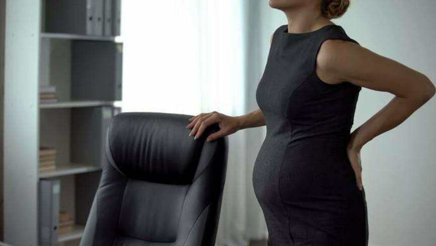 Diskriminierung von Frauen im Beruf: Warum Mutterschaft immer noch der Stolperstein ist